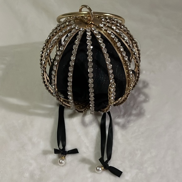 Round Rhinestone Clutch with Bag Insert. Great for a night out! - Picture 3 of 6